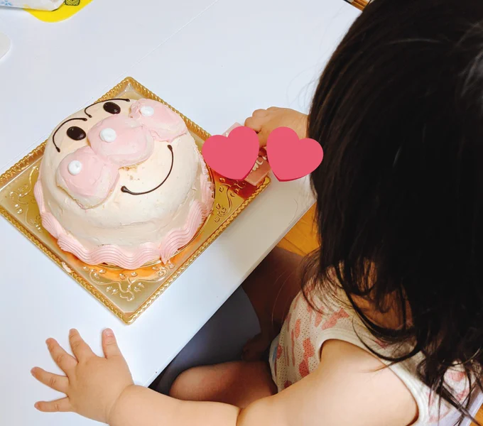 娘の誕生日だったのです
ろうそく2本貰ったけど刺し場所に困る 