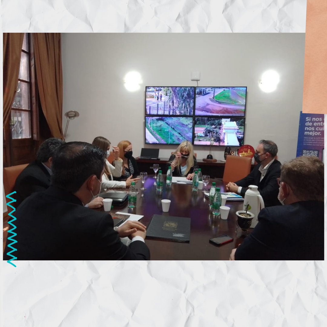 DecutRojas's tweet photo. 🙌 Excelente reunión de trabajo con equipo del Ministerio de Gobierno, trazado de líneas de acción en áreas de interés compartidas.
.
.
.
@gobmisiones
@EscuelasRed 
@GabrielaAzar_ 
@gfalvarez https://t.co/scvODsKgf3
