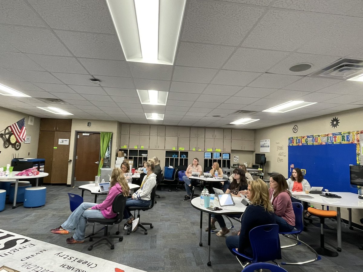 MatthewMillerpe's tweet photo. @sfseval @jasonlearning Tri-Central Elementary has been working with Jason Learning and Standards for Success to bring STEM education to our students.  Great PD today for our staff!  @driggsy1 https://t.co/iyt7T1KxBb