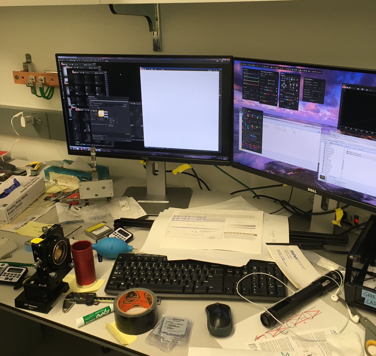 Ulrike_Boehm's tweet photo. I don't know how it looks in your #opticslab 🔬, but mine always looks like complete chaos 🌪️ - But I promise it's organized chaos 😉 #microscopyfriday #workinprogress https://t.co/l2B8kHqQP6