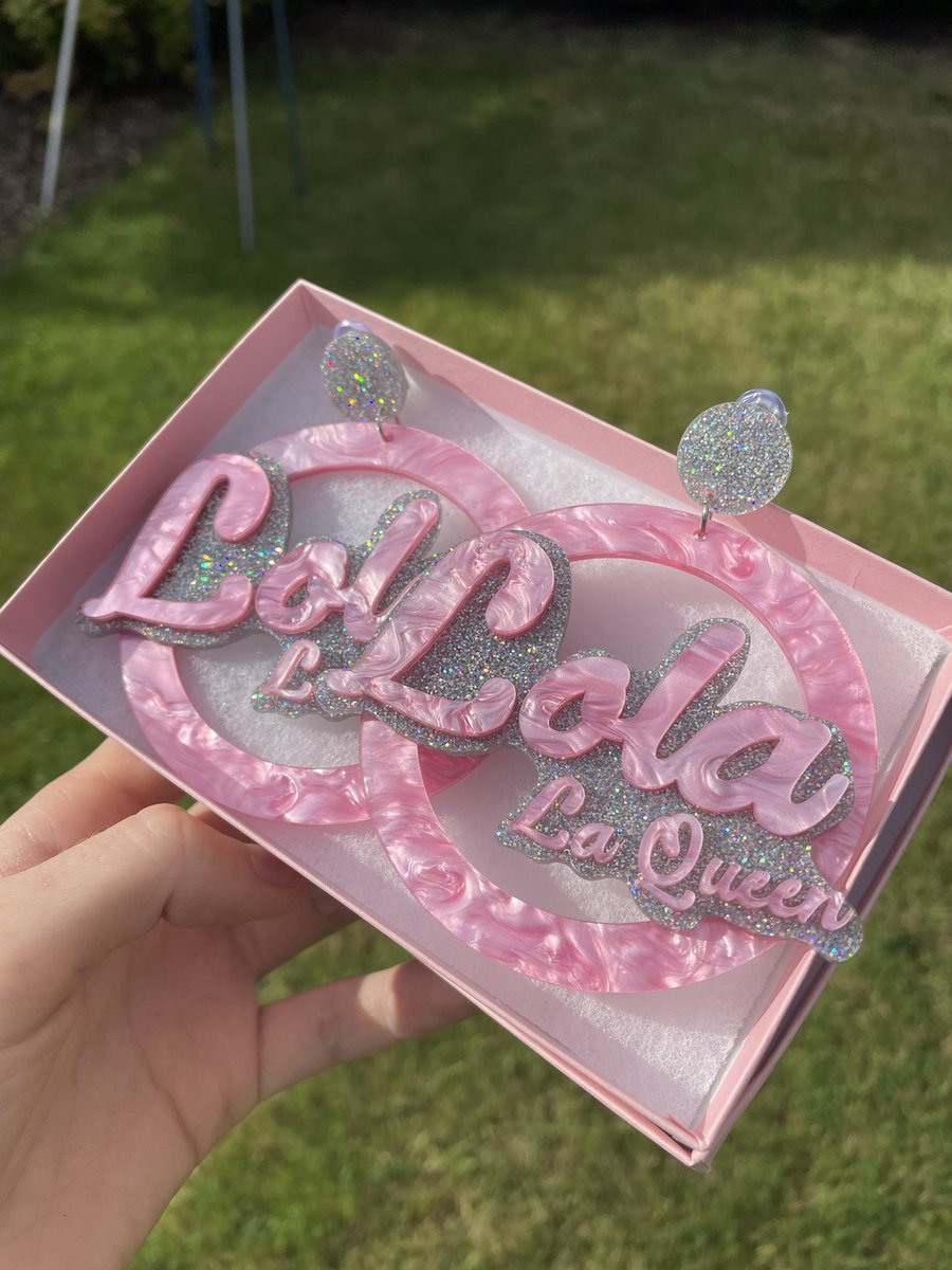 shopfairlyodd's tweet photo. GIVEAWAY!! I’m giving two lucky winners a chance to win a pair of custom earrings or necklace. (Your own design) ✨💕🛸💦

All you have to do is follow and retweet, thanks besties xx https://t.co/uwjxfv2WJK