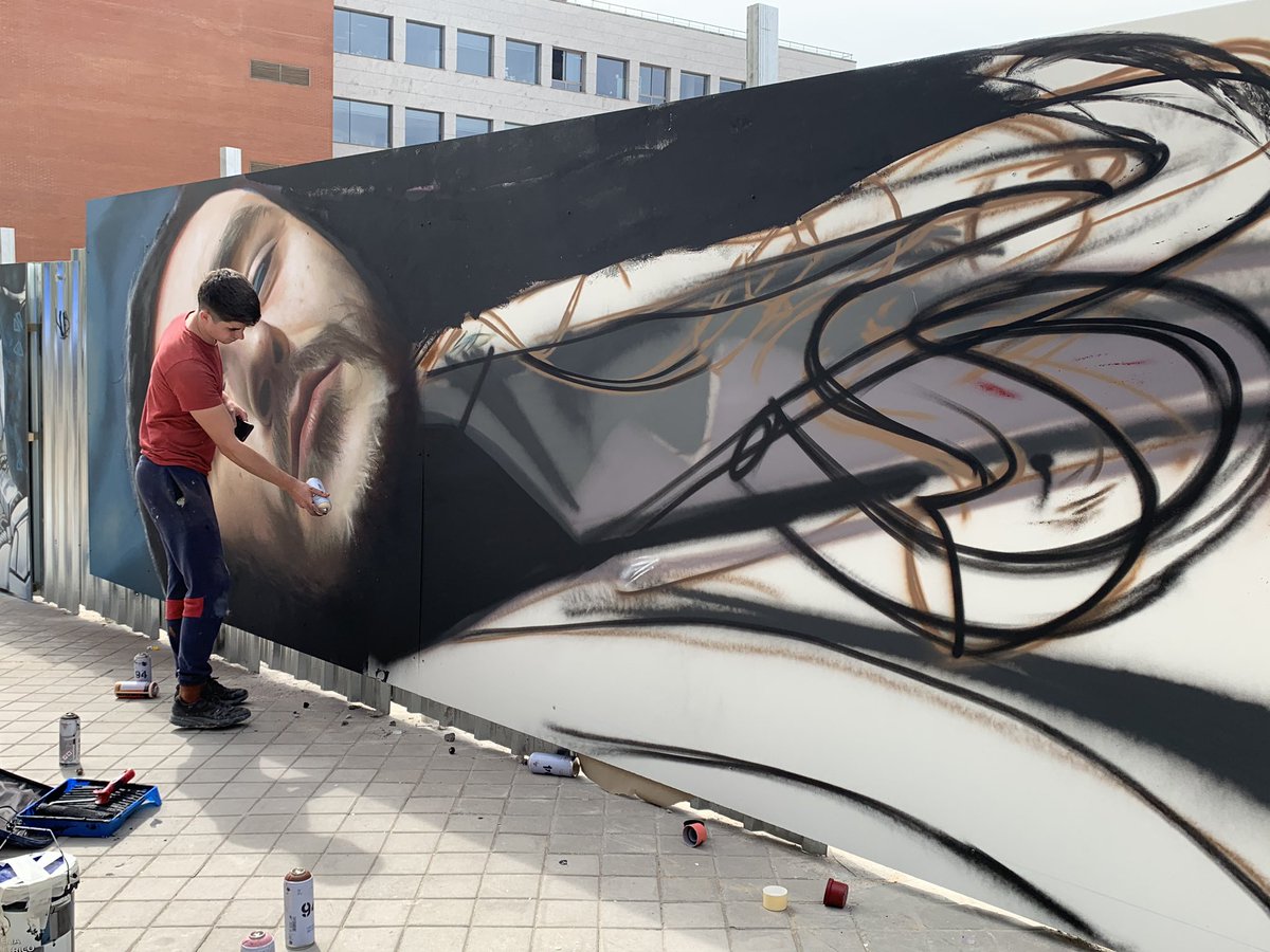 construcia_on's tweet photo. Artistas de La Liga Nacional del #Graffiti en la construcción del nuevo #CPD para @InterxionSpain https://t.co/j5IQWOacIj