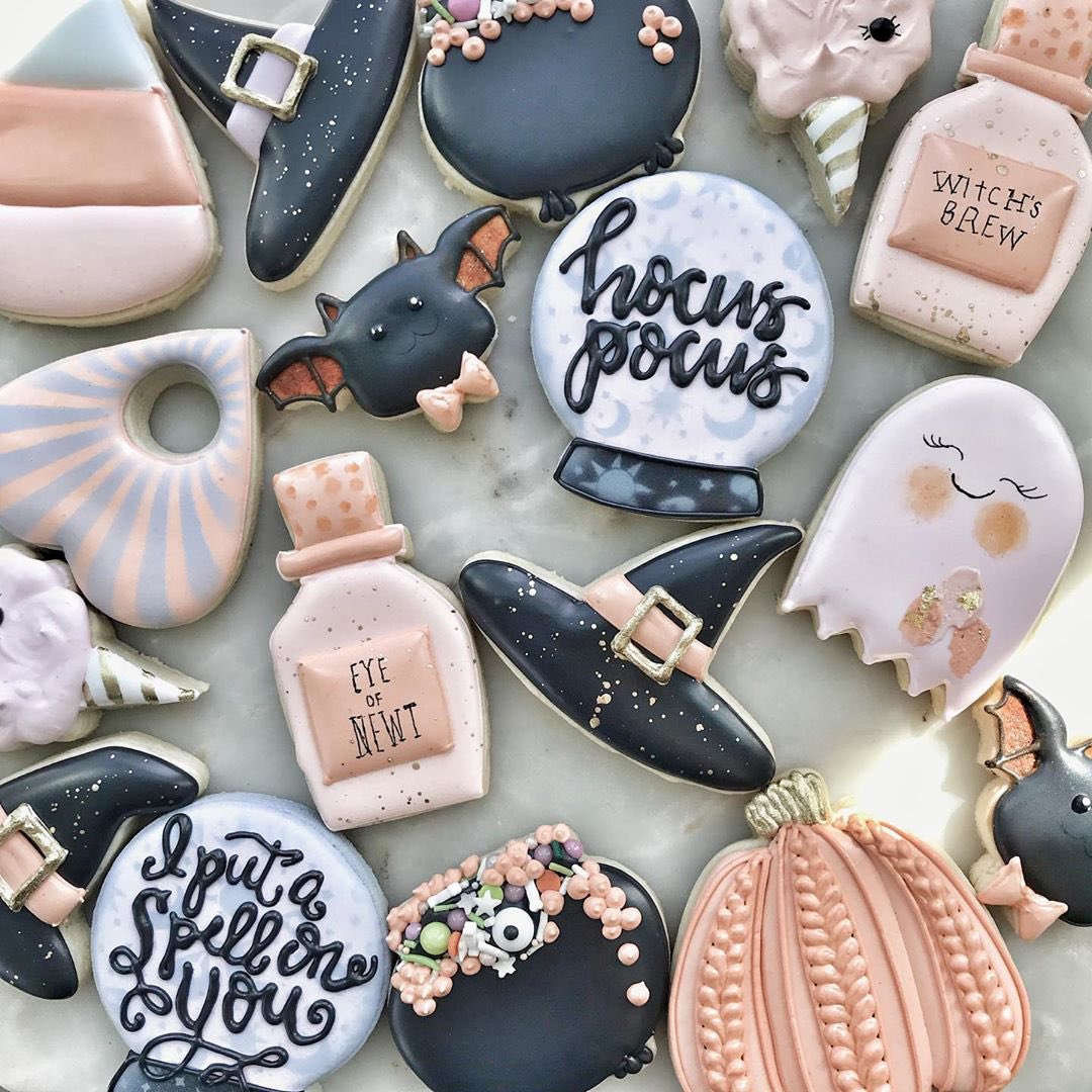 If you need us...we'll be watching Hocus Pocus every day until Halloween! 🎃🦇👻🧙‍♀️

🍪Royally Iced