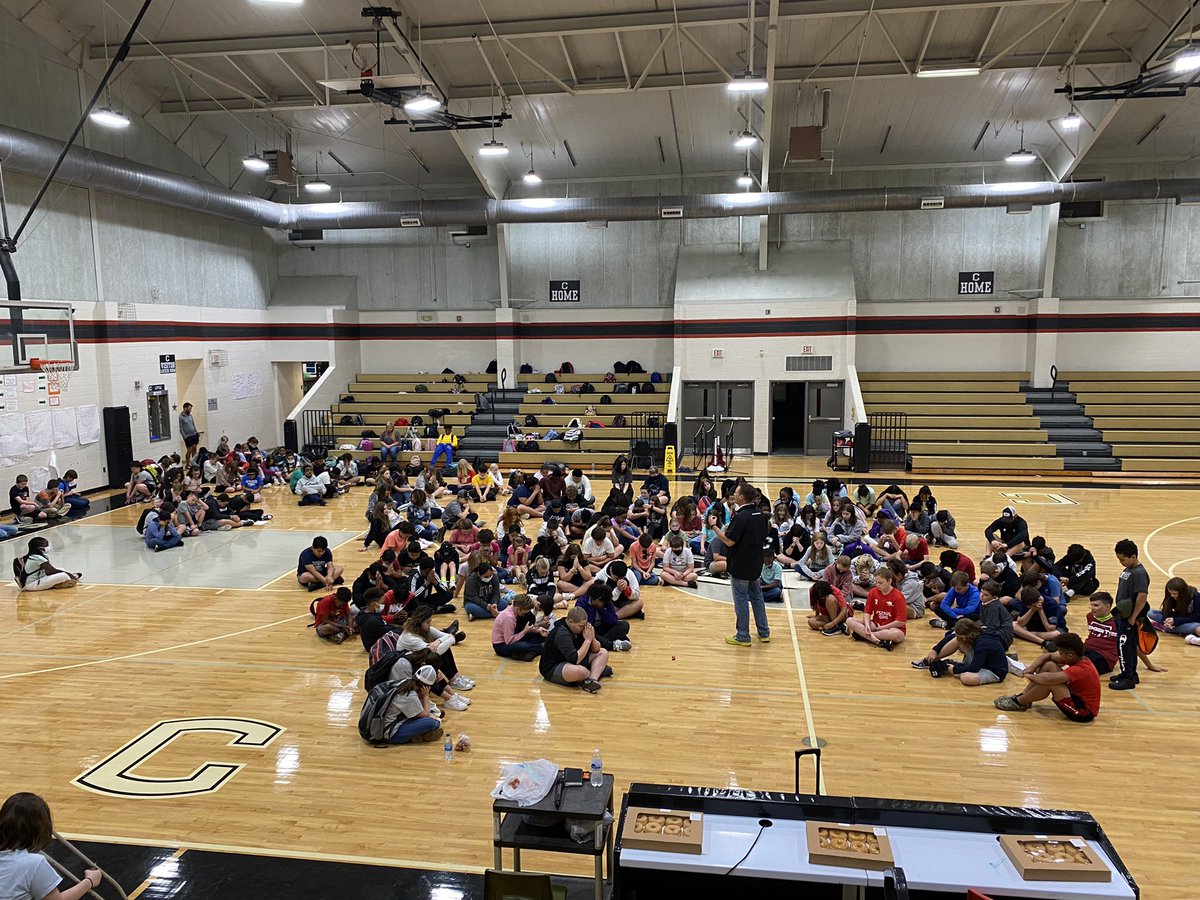 CoosaMiddleATH's tweet photo. No better way to start a Friday morning than an FCA huddle!!! #CMSFCA #fcaromearea https://t.co/goxnXwEkNh