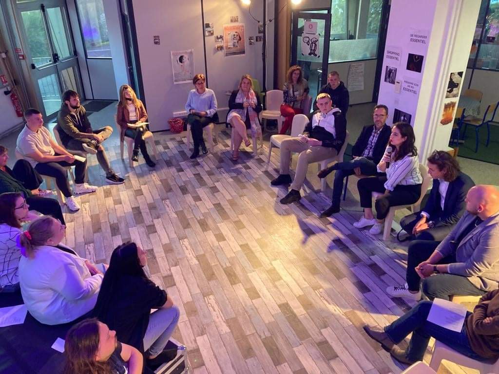 LENVOL62's tweet photo. Hier premier Speed-Acting, entre les jeunes Porteurs d'Envol et des entrepreneurs issus du BNI Béthune Artois. On remercie tous les jeunes qui se sont prêtés au jeu, ainsi que les  Chefs d'entreprises. Une belle soirée et de belles rencontres en perspectives... https://t.co/HZFOpFlDeA