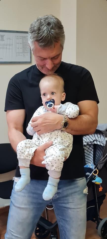 roizmangbn's tweet image. Да, это тот самый парень, Миша Бахтин, которому вы подарили жизнь. Всё получилось. Вернулся из Москвы и в гости пришёл.
Улыбаюсь.