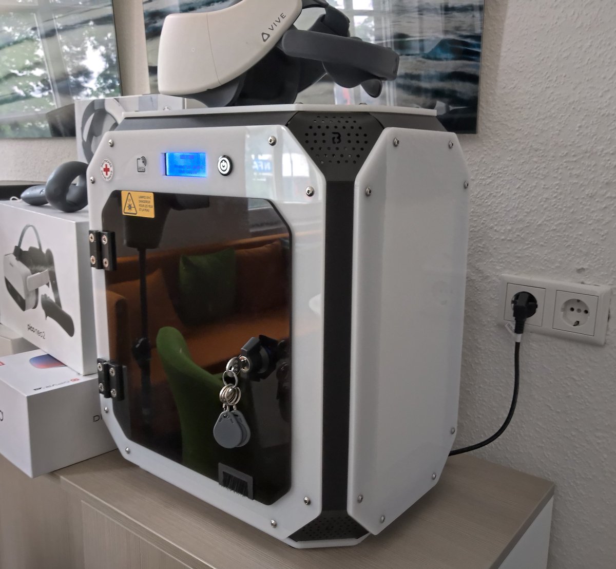 UV-C Box - Reinigungsgeräte für XR Hardware tweet media