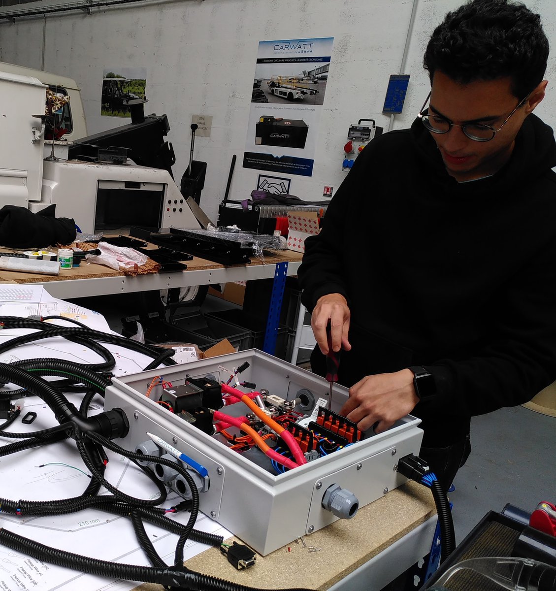 CARWATT_SAS's tweet photo. For the @Aena_Ventures Acceleration programme @CARWATT_SAS has completed the wiring harness & electrical distribution box + the battery box is ready to house the battery modules we are assembling.๐คWhen building battery packs @CARWATT_SAS's strength lies in #productcustomisation https://t.co/7wxHSfJSsm