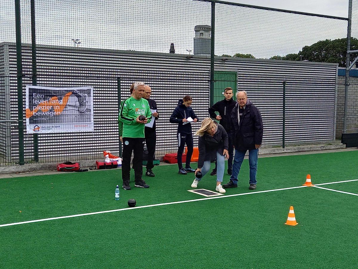 Tijdens de OldStars Beweegdag op sportpark Corpus den Hoorn in Groningen staan ontmoeting, gezelligheid en bewegen centraal. Mooie afsluiting van de OldStars Sportweek! <a href="/Oldstars_nl/">OldStars</a> <a href="/Ouderenfonds/">Nat. Ouderenfonds</a> @FCGMaatschappij <a href="/Menzis/">Coöperatie Menzis</a> <a href="/provgroningen/">Provincie Groningen</a> #blijfbewegen Juist nu!