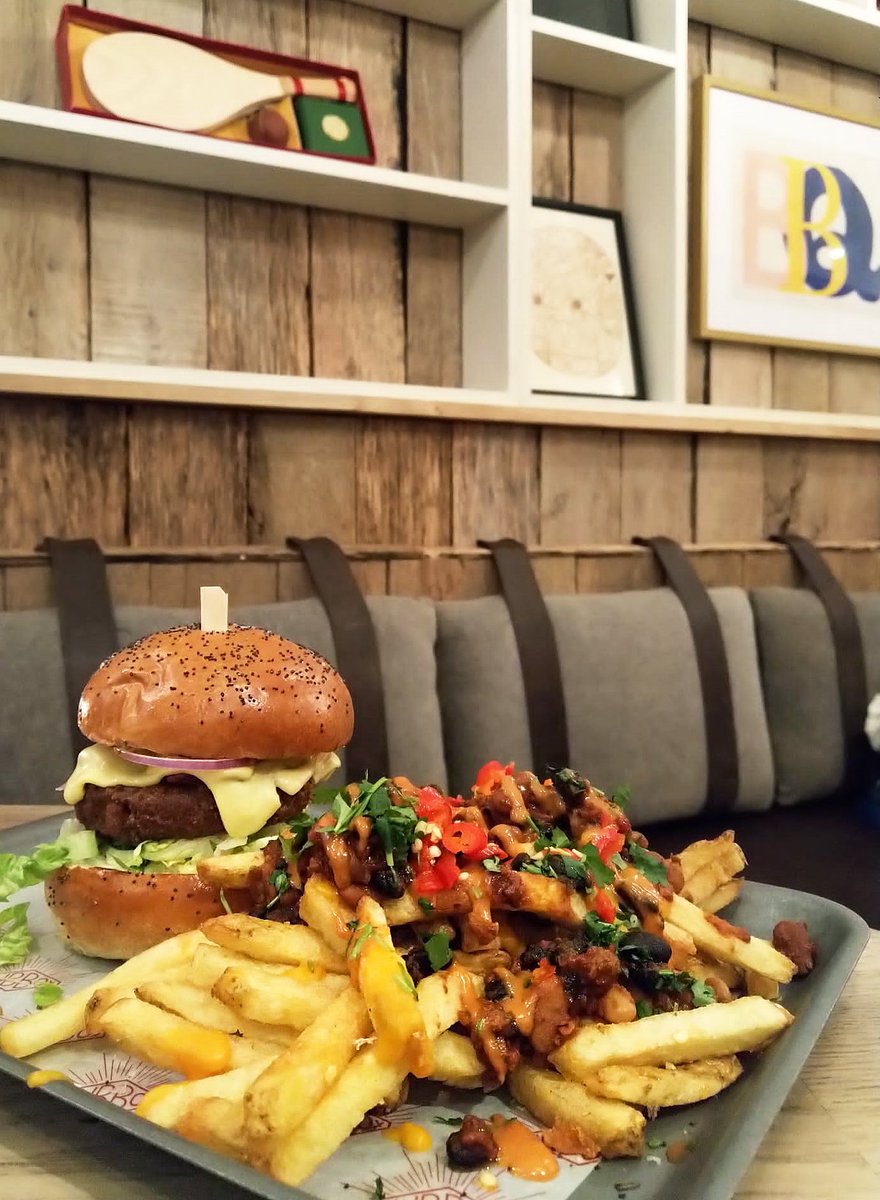 LucyParford's tweet photo. Brilliant night at the @HubboxSW launch party in Cheltenham last night! 
Loved the chilled out vibe, retro decor and delicious food. Try their Beyond Hub vegan burger and vegan chilli fries! 

#restaurant #Cheltenham #Vegan #burger #launchparty #WorldVegetarianDay #FridayVibes https://t.co/dwhdhZvBxo