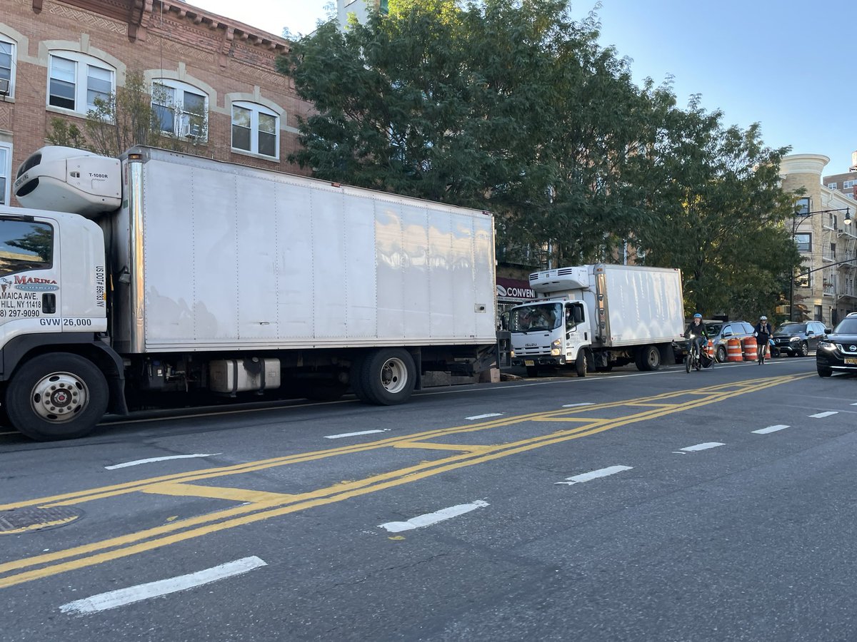 D00RZ0NE's tweet photo. I wonder why more parents aren’t comfortable getting their kids to school by bike 🚲 
#deBlasiosStreets https://t.co/OBswhIQl7q
