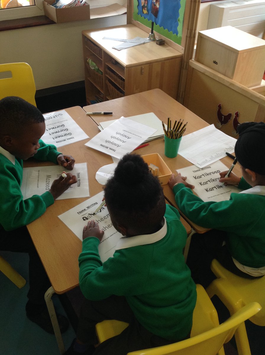 FarnhamGreen's tweet photo. We have been very busy getting to know the children and their starting points. Now that we know where everyone is...let's get going! We are ten phonemes into our phonics sessions and we are working hard to recognise 1-10. #EYFS #phonics #earlylearninggoals https://t.co/2B78TbZvcT