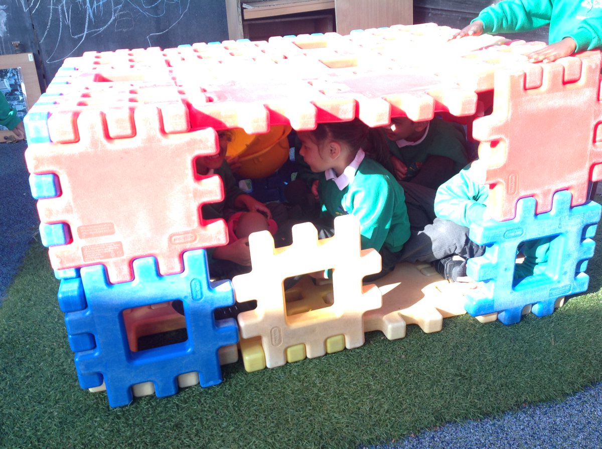 FarnhamGreen's tweet photo. We have been very busy getting to know the children and their starting points. Now that we know where everyone is...let's get going! We are ten phonemes into our phonics sessions and we are working hard to recognise 1-10. #EYFS #phonics #earlylearninggoals https://t.co/2B78TbZvcT