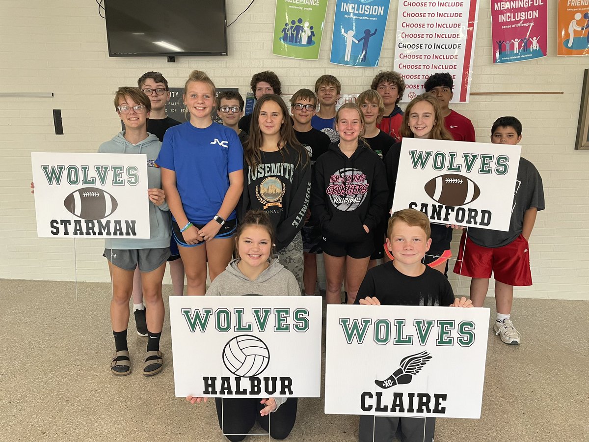 JenniferLinde1's tweet photo. Spark HEX 1 has come to an end and this group was BUSY!! @IKMManningMS 
✔️28 yard signs
✔️156 locker magnets
✔️29 4-H magnets
✔️43 Selfie Stickers
✔️50 posters
✔️24 HOCO car magnets
✔️2 XC signs
✔️ 17 lamination orders https://t.co/s9TFTOdSQd