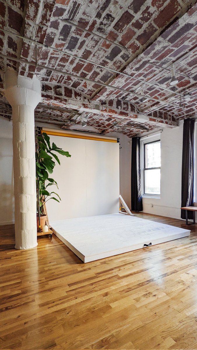 New set up I built for the studio. Excited to create!