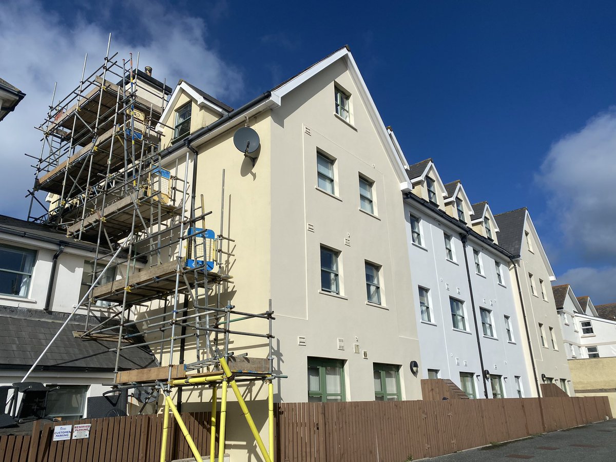 What a day for it ! More exterior painting in Broad Haven, Haverfordwest. Giving this apartment complex a great look once again 🤩 #FridayFeeling #Construction #scaffolding #Wynning