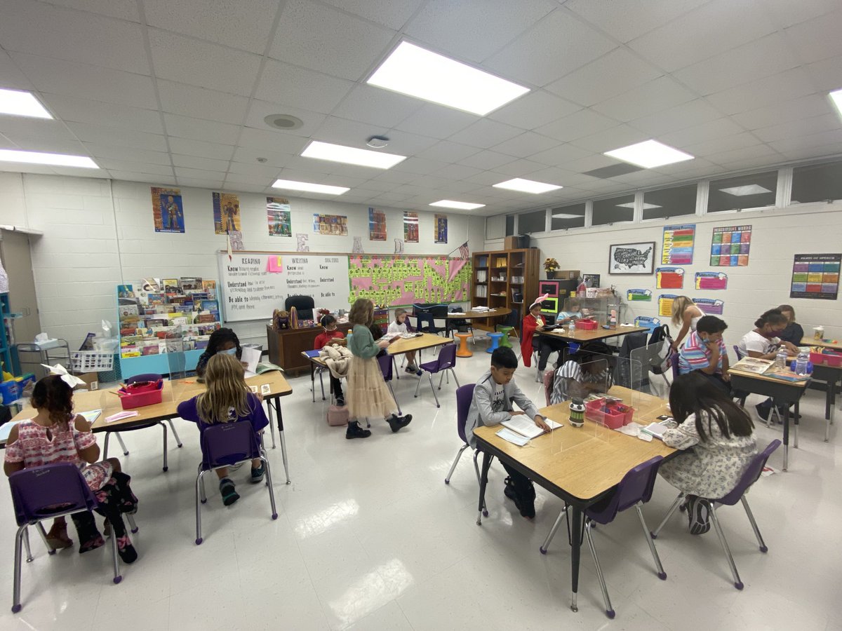 MrsSidneyEdu's tweet photo. #read3readin ⁦@HEB⁩ ⁦@Northside_AISD⁩ https://t.co/Cj4yP98n9z