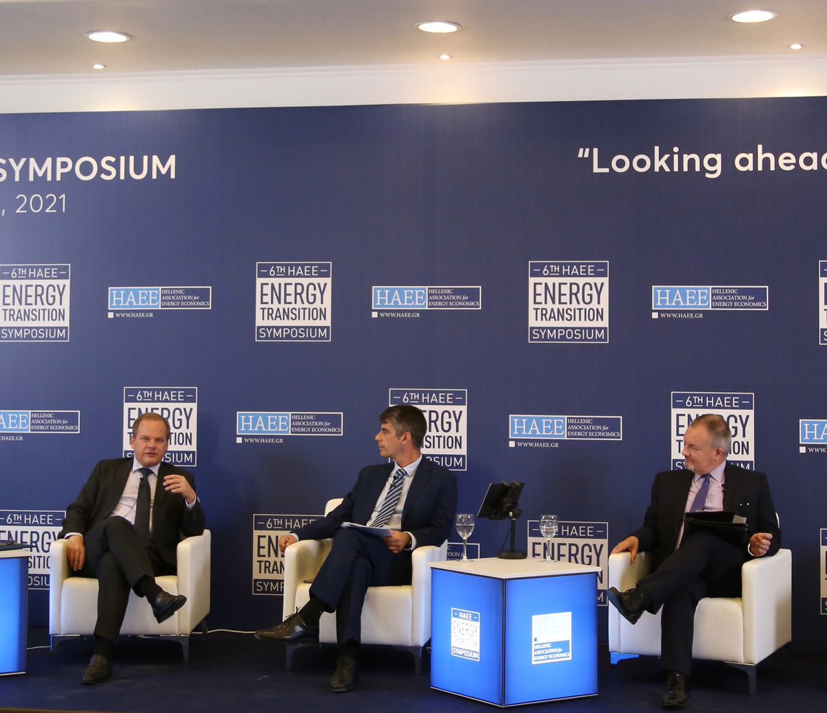 ✔️Η κυκλική οικονομία και η βιώσιμη ανάπτυξη είναι προτεραιότητα της Κυβέρνησης και αποτελούν τον πυρήνα του σχεδιασμού του Υπουργείου μας για έργα συνολικού ύψους 13 δισ ευρώ σε όλη τη χώρα. 
2/4