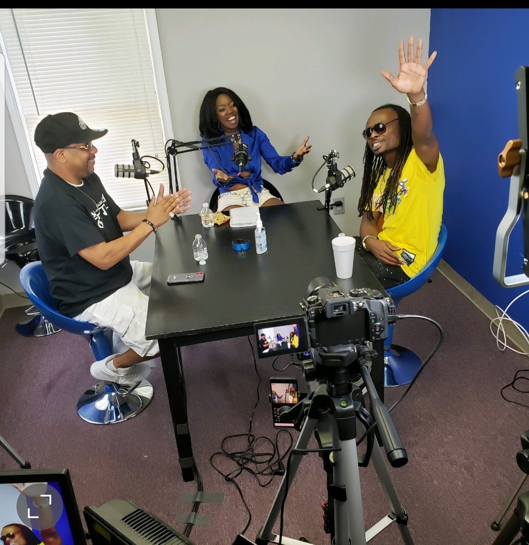 realmoneymel's tweet photo. Mom said i was born for moments like this #therealmoneymel #king90 #90nation #legacy #shutupanbossup #actor #businessman #rapper https://t.co/bIiArjwTZX