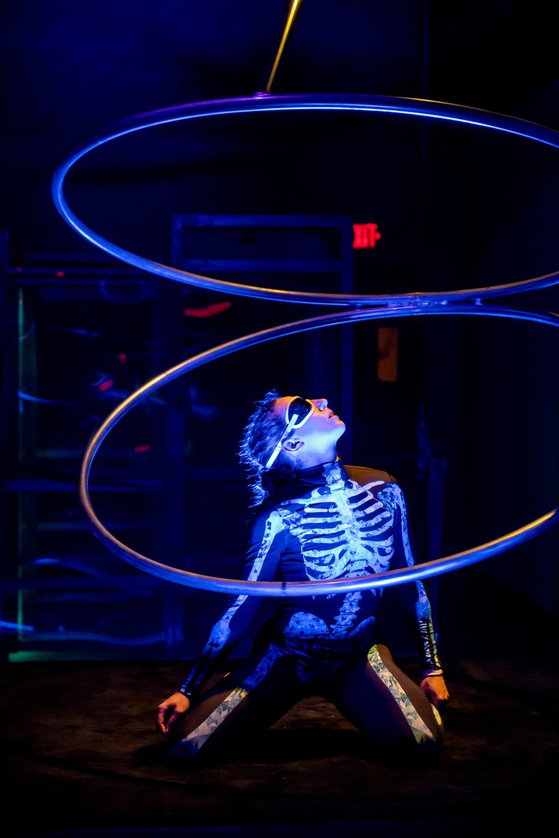 bsandersJUNK's tweet photo. You won't want to miss Dragonbutter!
It's "an audiovisual thrill ride not to be missed"- @NoProscenium

But don’t just read about it — go! It's the FINAL WEEKEND to see Dragonbutter!
🎟️https://t.co/Rws62HX5W3 

@discoverphl @visitphilly[📸Melissa Kelly Photography] https://t.co/LYLAriYWJ5