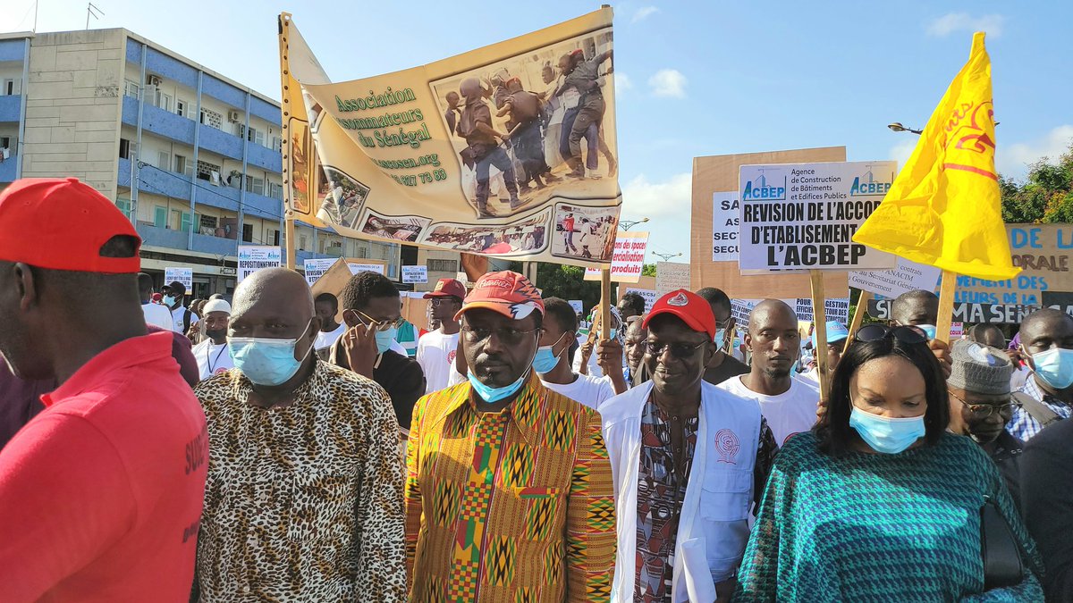 ascosen's tweet photo. Le pdt Momar Ndao, marchant avec la coordination des centrales syndicales contre la vie chère 
#ascosen #consommation @wambedmi @leralpointnet @dakaractu @wambedmi @BFMTV @aliounetine16 @afpfr @APS_Officiel https://t.co/S6cI0bsKD7