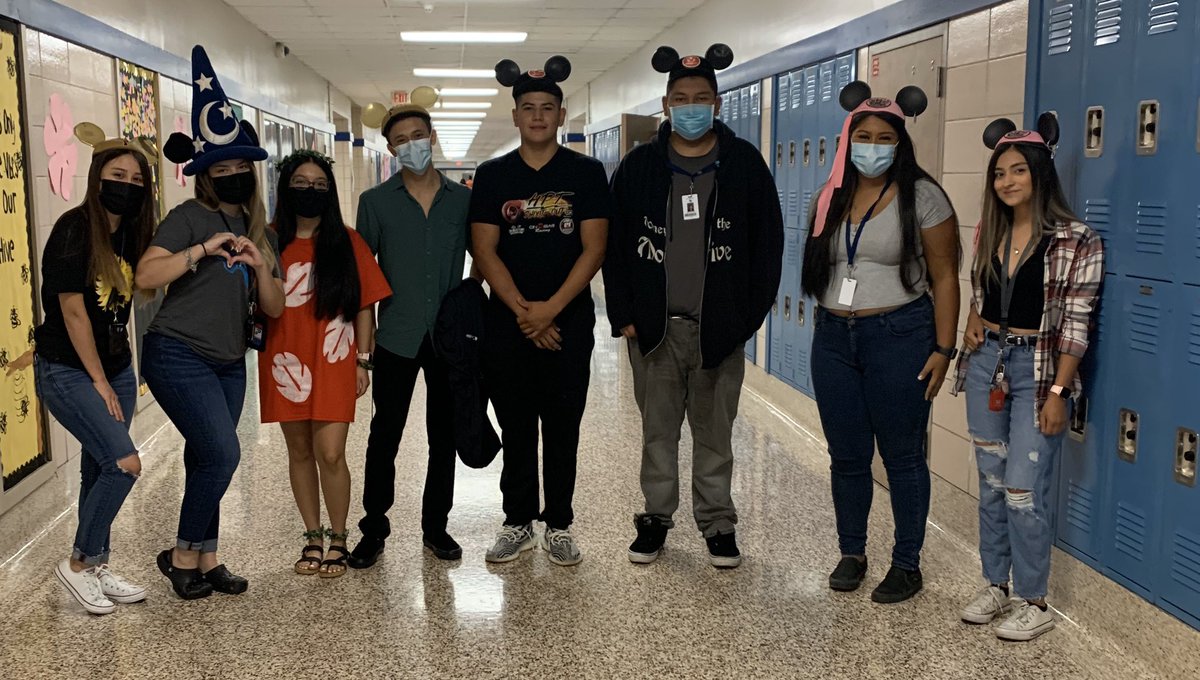 bpa_sam's tweet photo. BPA members are celebrating College Day and making their dreams come! #Disney @SamRayburn_HS @SRHS_Media @kennniaaaaa @socorrogutiexez @isaaa_z #NextLevel https://t.co/dnCbfKKwCd