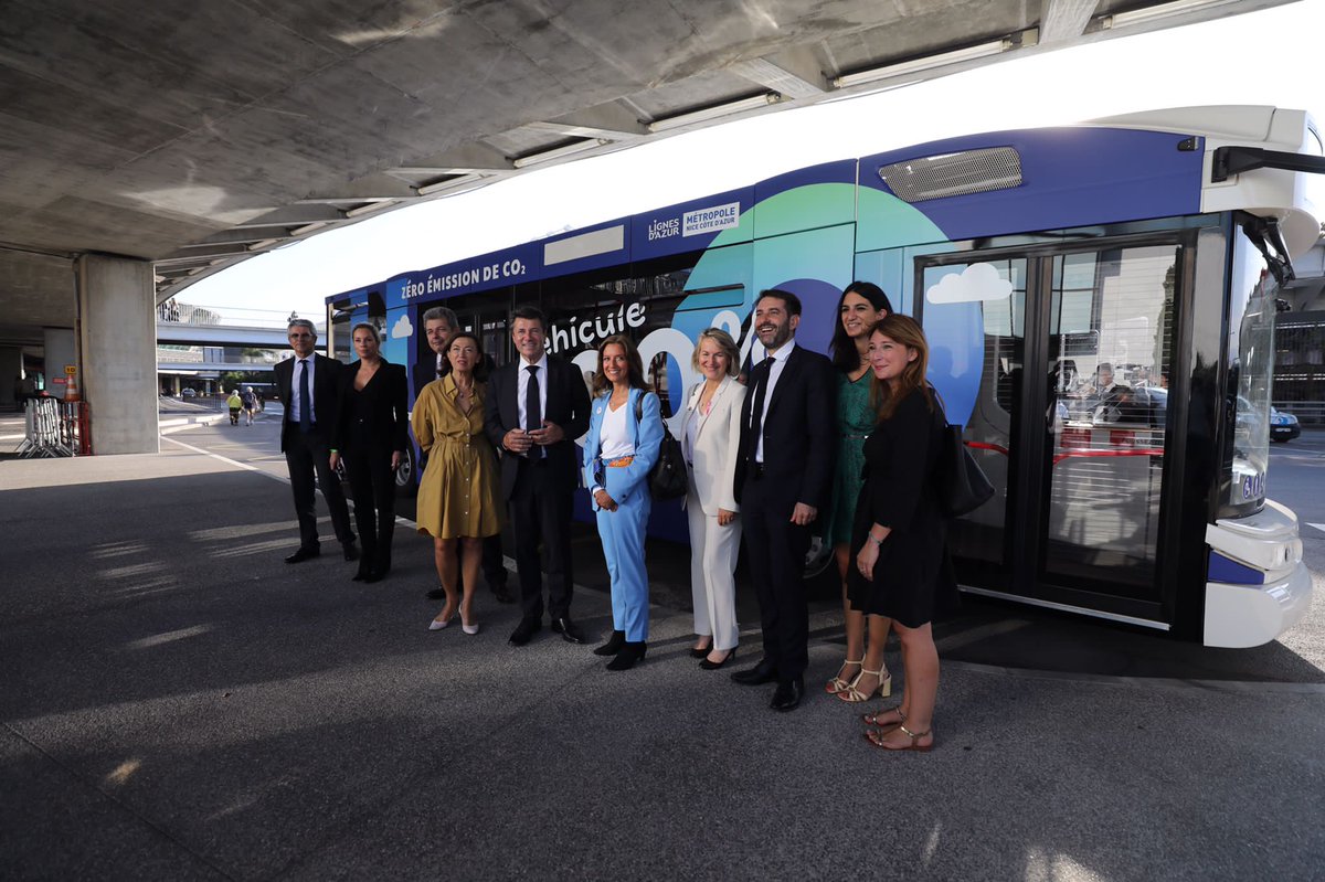 cestrosi's tweet photo. Nous expérimentons la mise en circulation d’un bus « Businova H2 », à hydrogène vert, du constructeur Français Safra à l’occasion des #NiceTransitionDays. Il effectuera à titre gratuit des tests spécifiques avec la régie @lignesdazur du 4 au 6 octobre dans la @MetropoleNCA. https://t.co/zCkVlzEnr2
