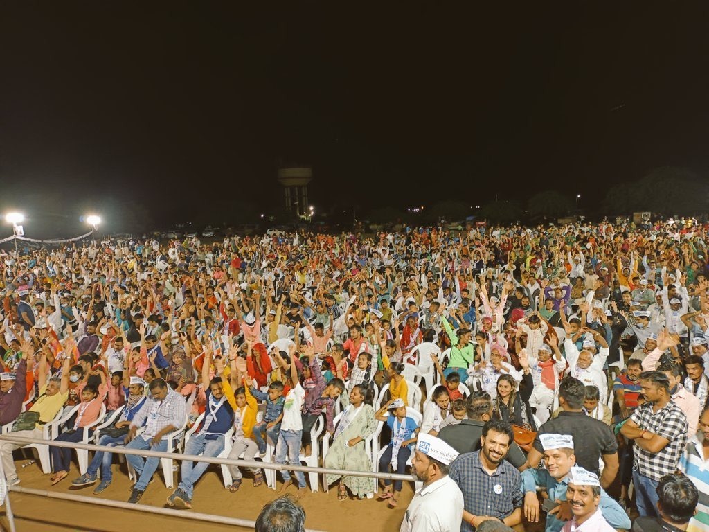 _AshutoshPatel's tweet photo. 3 ઓક્ટોબર રવિવાર,
ઝાડુનું બટન ચાર વાર!
#GandhinagarWithAAP
https://t.co/F5nlpVbrES
