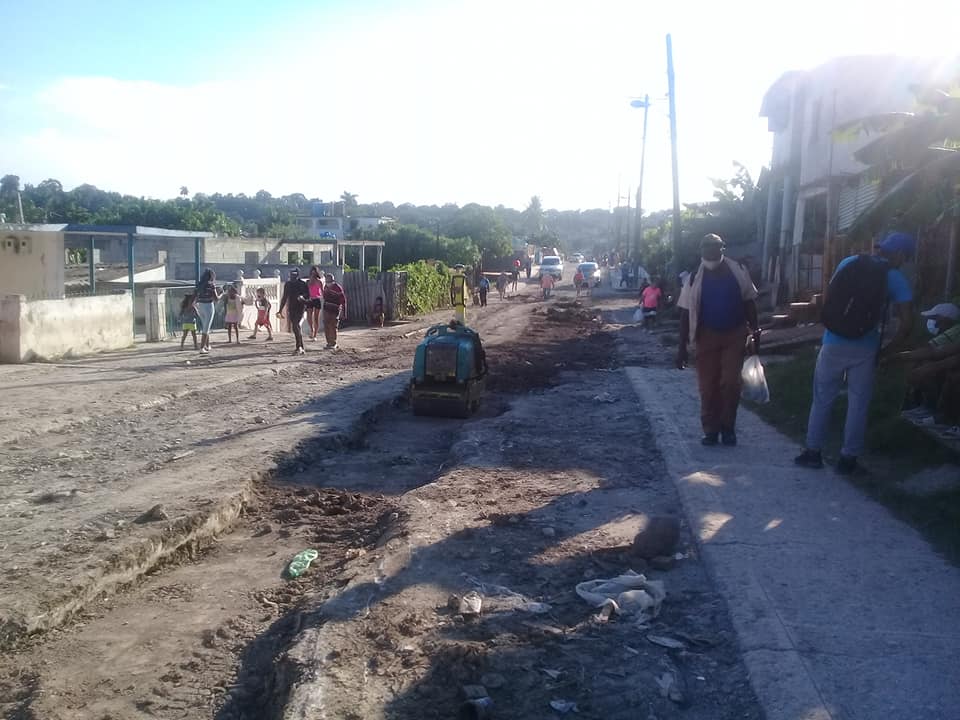 Trabajando intensamente en Caraballo, San Francisco de Paula para dar solución a vertimientos de residuales y salideros de agua.
#EMAROHO #VamosPorMas