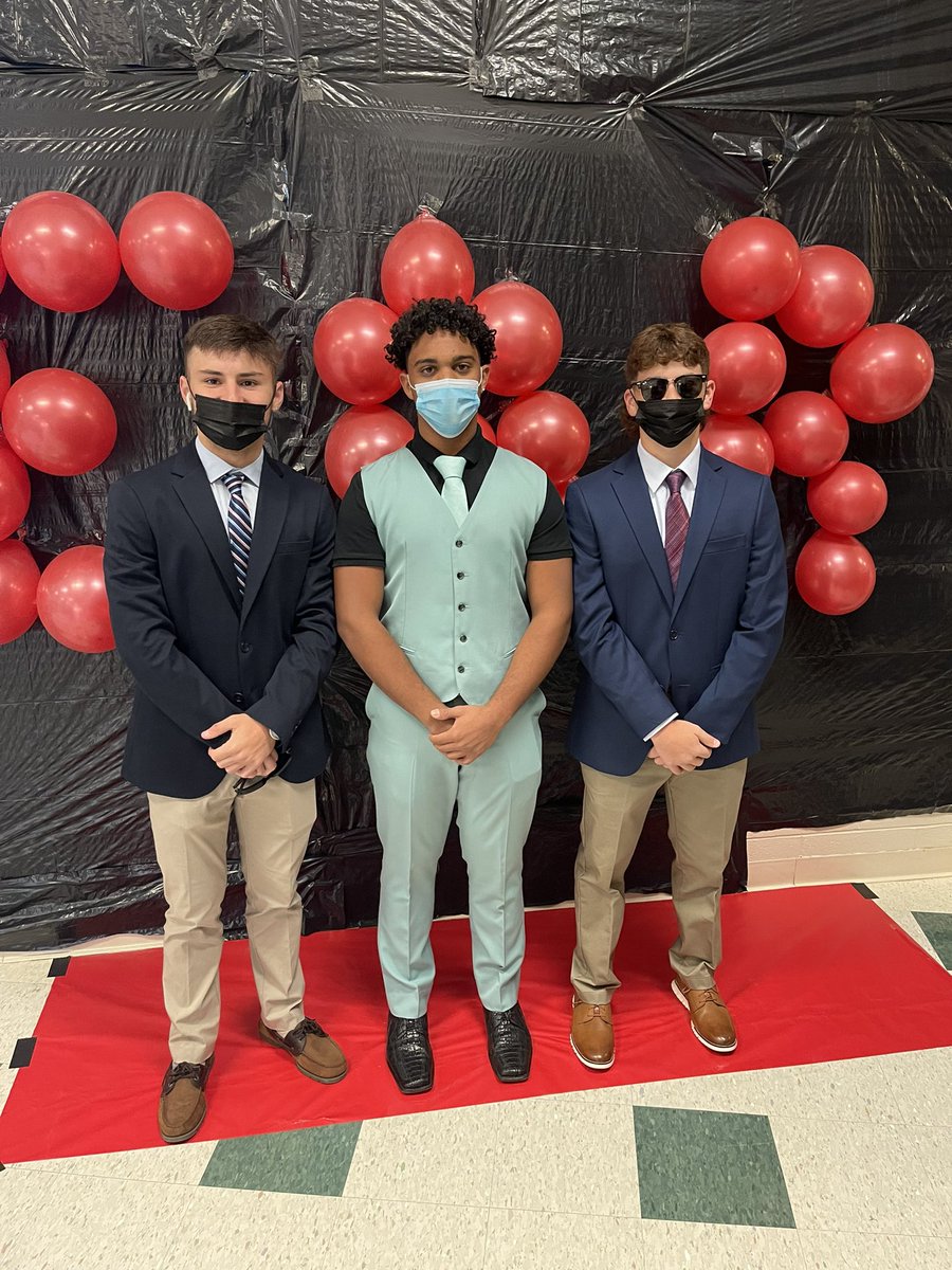 MrRodriguezHHW's tweet photo. Ready for Homecoming!! Boys look great and love the jacket Mr Berardo! https://t.co/NsRrQDAp8S