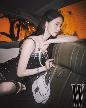 sonefied14's tweet photo. YOONA is the Cover Girl for W Korea's October 2021 Digital Edition
🔗 https://t.co/xnRJd5PgdI
@MIUMIUofficial @yoona__lim #미우미우 #MiuMiu #MiuMiuFW21 #MiucciaPrada #임윤아 #윤아 #YoonA #더블유 #wkorea #editor_ja https://t.co/FVfSLI5nNo