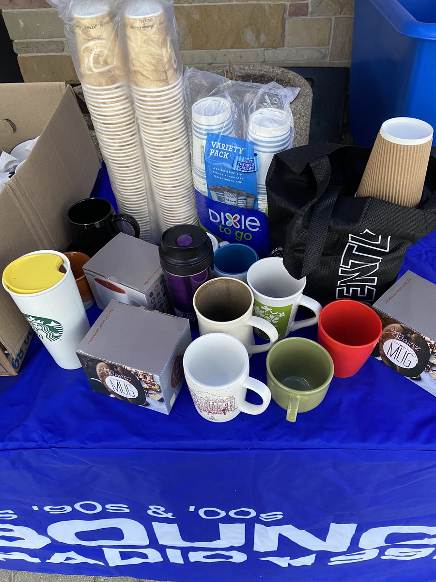 BounceRadio999's tweet photo. Almost the weekend! But first, coffee! ☕️ We’re collecting mugs and disposable cups today for @SiloamMission. If you’re able to stop by with a delivery at BOUNCE studios (1445 Pembina Hwy) or Siloam (300 Princess Street), we can warm up cooler months ahead for those who need it! https://t.co/2eWIgKNCDl