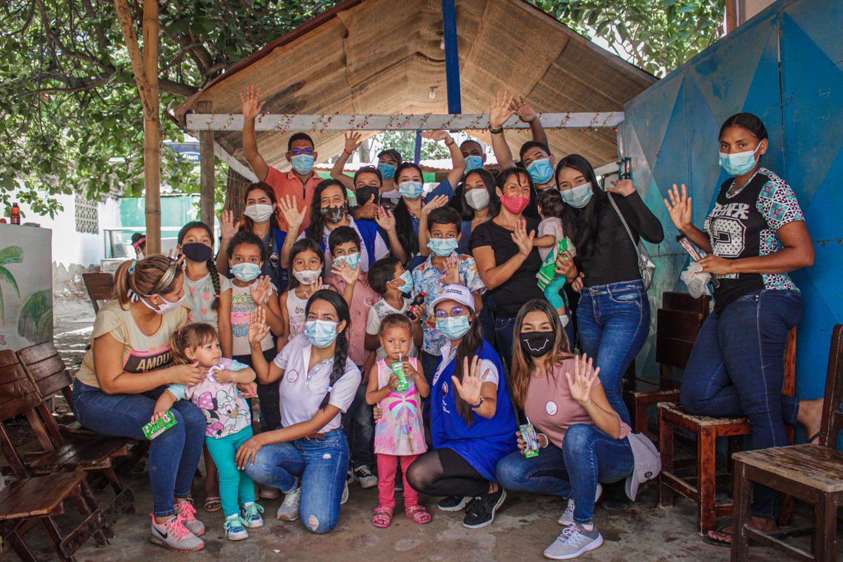 Unimagdalena's tweet photo. Nuestros estudiantes, docentes, graduados, directivos, contratistas, funcionarios y comunidad en general, se movilizaron al llamado de la Universidad y entidades externas para ayudar a los habitantes afectados por las fuertes lluvias.
¡Gracias por sembrar solidaridad! 🌱🤟 https://t.co/0G8UPziZE7