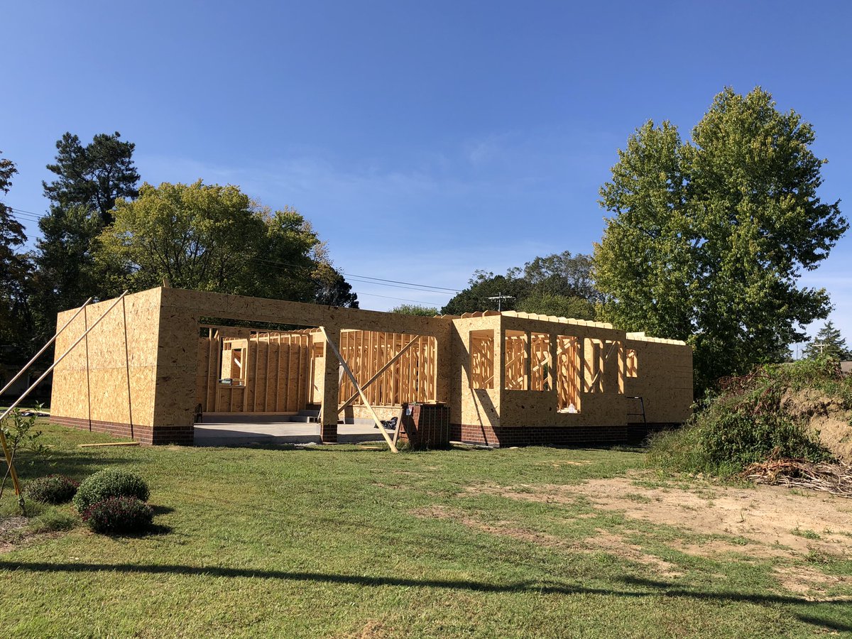 vutnerabIe's tweet photo. The Loretto High School General Building program is progressing nicely on this year’s house project. Mr. Danny Niedergeses and students are constructing an approximate 1800 square foot home for a family in the heart of Loretto. #LCSSDifferenceMakers https://t.co/Utqkqkf1TM