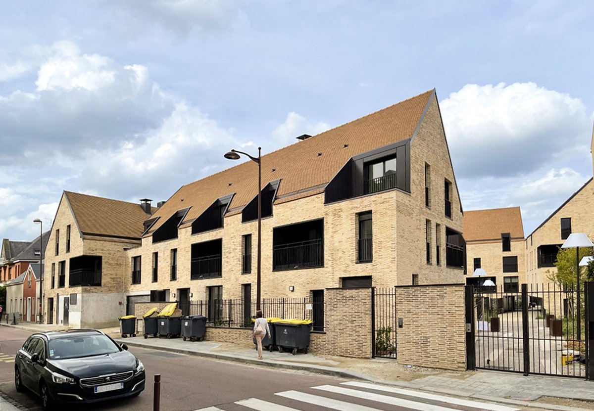 fresharchis's tweet photo. [PROJET]   
Livraison de 60 logements et d’un îlot végétalisé, situé sur une parcelle urbaine marquée par l’histoire. 

Localisation : Versailles (78). 
Surface : 3 700 M2. 
 
Team : Kaufman &amp; Broad, Betom, Landact. 

#coeurd’îlot #project #valueadd #architectures #matériaux https://t.co/0ktVzSbwjQ