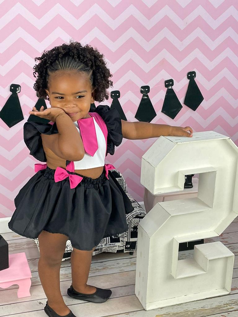 Cassi_Vascainaa's tweet photo. Mês da Laurinha! 🥳
Fofurometro vai explodir mais uma vez 🥰❤️
#poderosachefinha 💝 https://t.co/WLj8uLC8IL