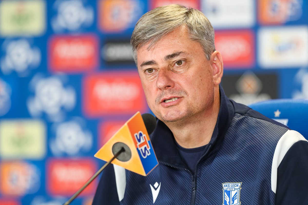 LechPoznan's tweet photo. 🗣️ Trener Skorża przed #LPOŚLĄ: "Nasz ostatni ligowy mecz nie był dobry, ale mimo wszystko kibice licznie wybierają się na nasze spotkanie. Chcemy nawiązać do meczu #LPOWIS i znowu dostarczyć naszym kibicom pozytywnych wrażeń, by byli dumny z gry drużyny oraz wyniku". https://t.co/QNEByQwtnl