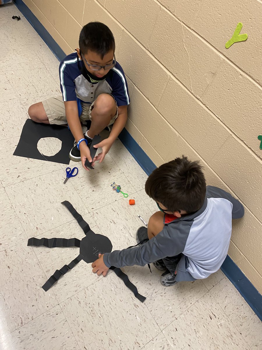 Happy October! Building rhyming spiders with <a href="/madeline_aliff/">M. Aliff</a> and our Kinder Buddies! We love Friday! <a href="/NISDOHT/">Oak Hills Terrace ES</a>
