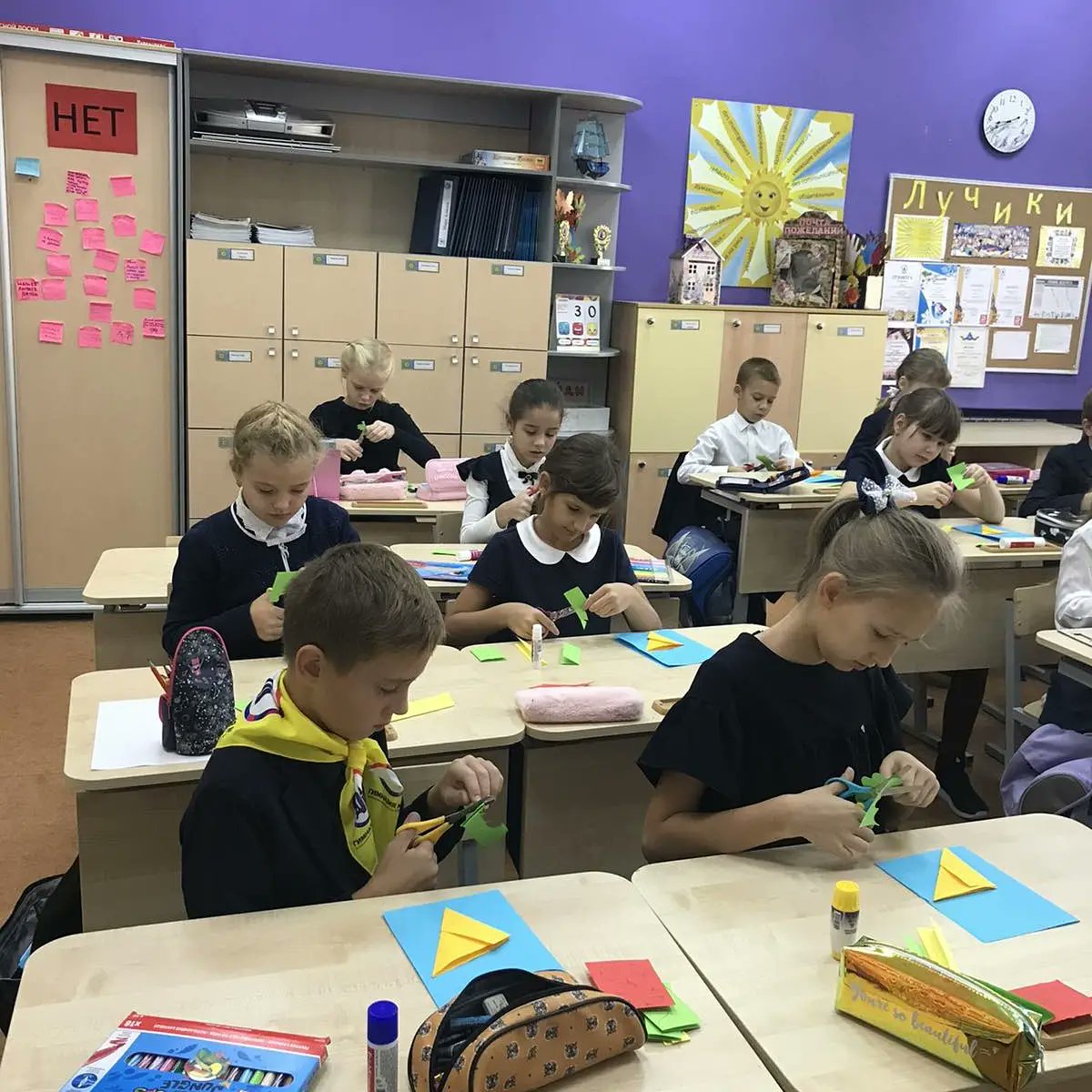 gym3sam_ru's tweet image. Волонтёры 10-А класса провели мероприятие в рамках городской волонтёрское акции ко Дню пожилого человека #Твори_добро ❤️✋
Изготовили поздравительные открытки с ребятами 3-Б .
Эти поздравления мы вручим одиноким пожилым людям.