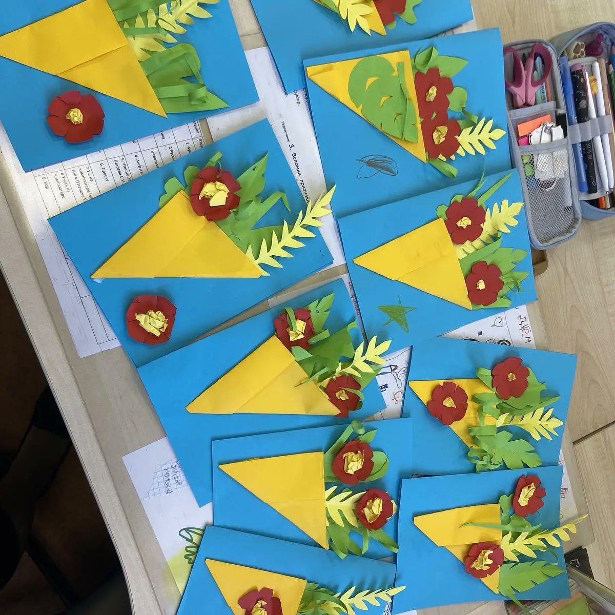 gym3sam_ru's tweet image. Волонтёры 10-А класса провели мероприятие в рамках городской волонтёрское акции ко Дню пожилого человека #Твори_добро ❤️✋
Изготовили поздравительные открытки с ребятами 3-Б .
Эти поздравления мы вручим одиноким пожилым людям.