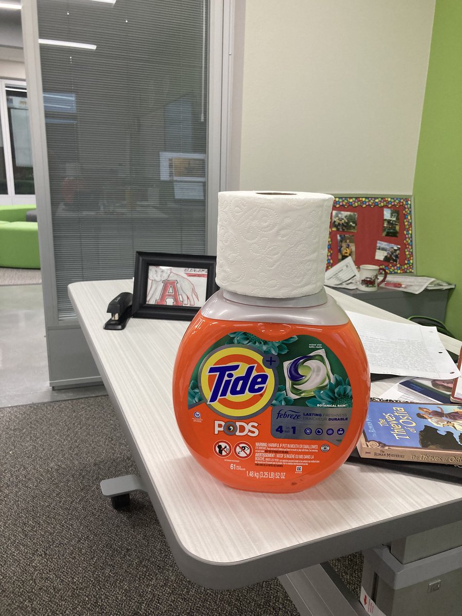 DRE_Ps23's tweet photo. @DanielsonMiddle @KollerTX My students know what to bring a teacher to celebrate Friday and the day before another Alabama football win. ROLL TIDE! https://t.co/kRURLk2tAz