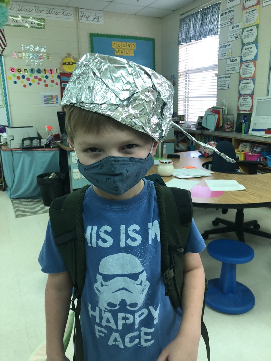When your little buddy wants to top off Tall Tales week by dressing like his ancestors 🍎 <a href="/kweaverERD/">Kristina Weaver</a> @PrincipalERD <a href="/DicksonTigers/">E.R. Dickson Tigers</a>