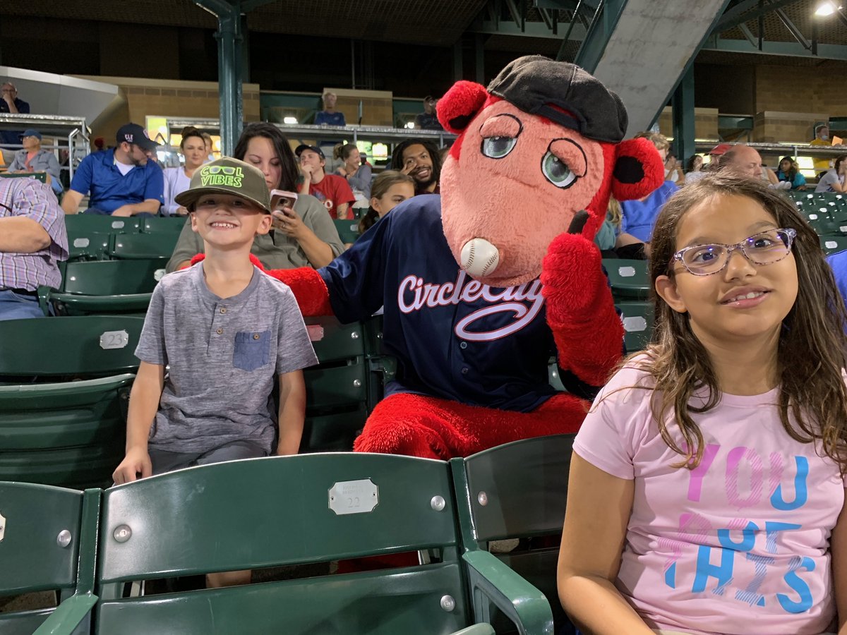 MyIndyInsurance's tweet photo. Last night was another great night with more @RobeyPTO top fundraisers at an @IndyIndians game.  More students were able to come tonight and @RowdieBear made a visit.  Two students even caught a t-shirt during t-shirt toss. @TheVicIndy https://t.co/EiYtvjknLy