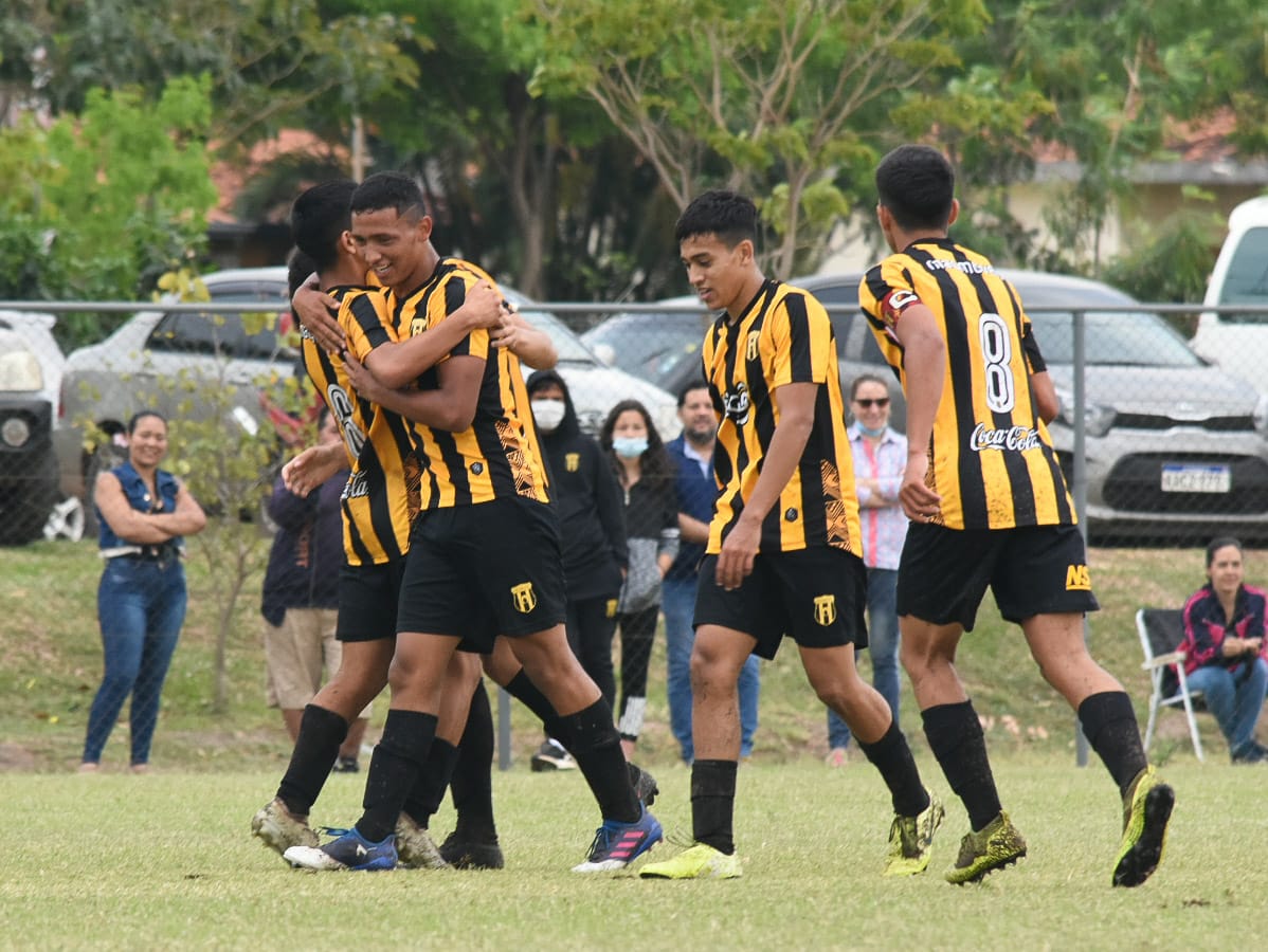 ¡Final del Partido! 🙌 

🏹 Contundencia del Aborigen 

#Sub16 I #Fecha8

#Guaraní 4 vs 1 Guaireña 

⚽️ Goles: Milciades Adorno  x 4 

#CanteraAurinegra 💛🖤