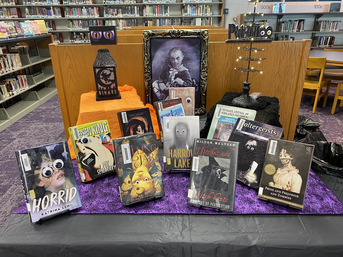 Books4Camels's tweet photo. Come in and check out our eye-catching” display of spooky books! https://t.co/HaENTK4Vol