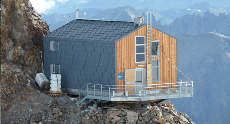 Je weet het niet, maar misschien zijn er onder jullie mensen met belangstelling voor een baan op letterlijk grote hoogte. De bijna mytische refuge L’Aigle (sinds 1910) op 3.450 meter hoogte in de buurt van het ski-station La Grave in het Parc National

kijkzuidfrankrijk.com/2021/10/01/hoo…