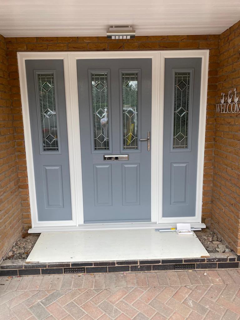 DMWINDOWS's tweet photo. A before and after of a solidor door with side panels for more detail please visit https://t.co/6u4F7FdRiO or call us on 0115 984 5943 for a free quote https://t.co/rPZyRC6s9E