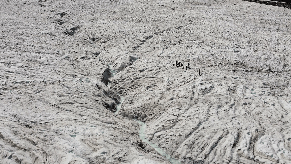 markhilverda's tweet photo. At first glance I thought this image was a close-up of Saturn's icy moon Enceladus, then I noticed the humans and the stream of liquid water. (ESA • Gorner Glacier in Switzerland)
https://t.co/zDwCY4sSgS https://t.co/MNhgXeHby1