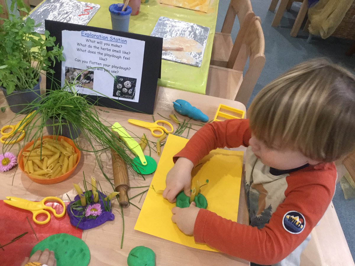 HouseChildrens's tweet photo. The Downstairs Nursery children had a busy Friday making their own scented playdough and exploring herbs! #eyfs #exploringoursenses #eyfsexploration #islingtonschools #finemotorskills https://t.co/riTzHwwrY5