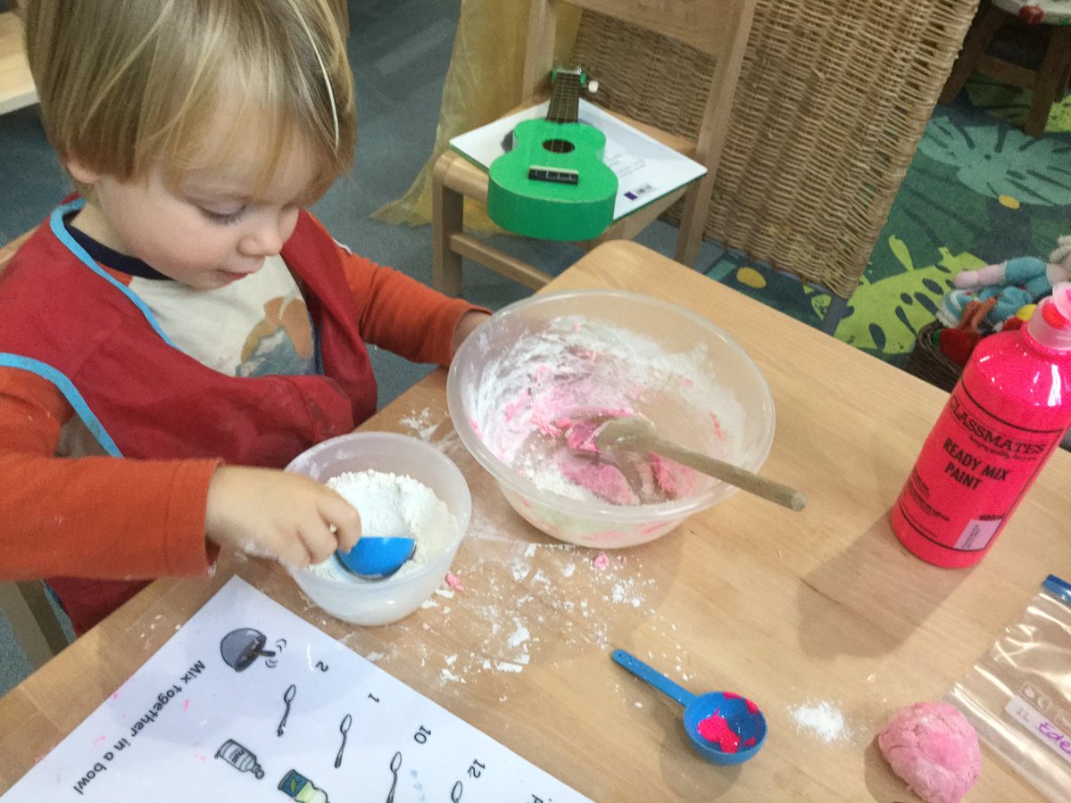 HouseChildrens's tweet photo. The Downstairs Nursery children had a busy Friday making their own scented playdough and exploring herbs! #eyfs #exploringoursenses #eyfsexploration #islingtonschools #finemotorskills https://t.co/riTzHwwrY5